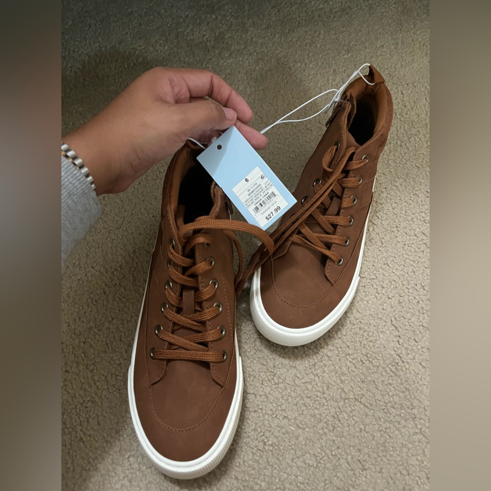 Boys NWT Brown Casual Sneakers
